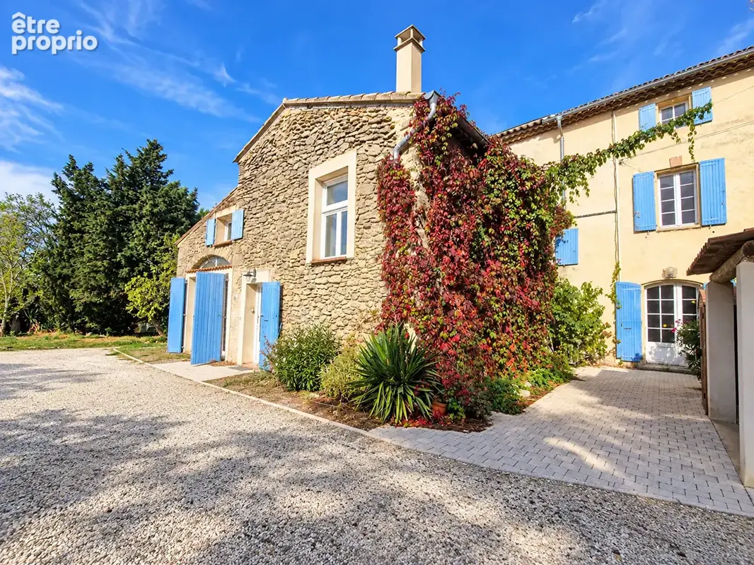 Maison Provençale à Vendre - 6 Pièces, 191 m², Centre du Village de Vernègues - photo 2