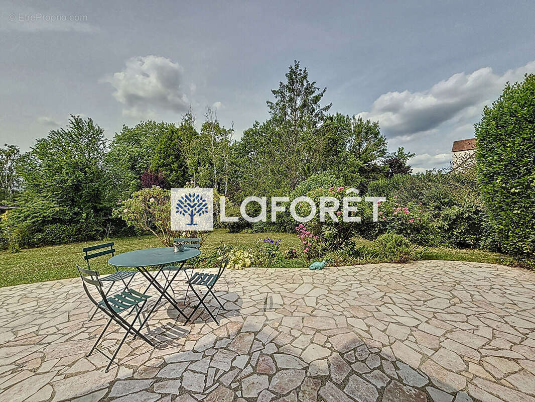 Maison familiale dans résidence avec piscine à Saint-Nom-la-Bretèche - photo 10