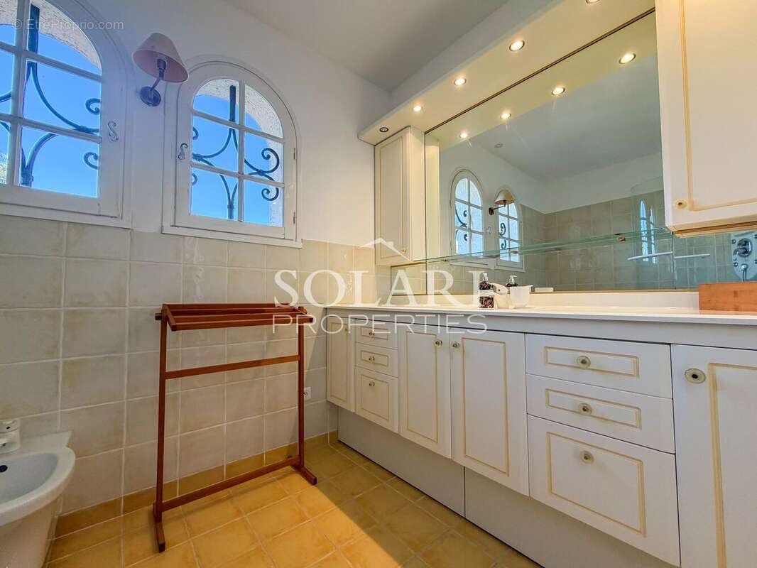 Maison à MANDELIEU-LA-NAPOULE