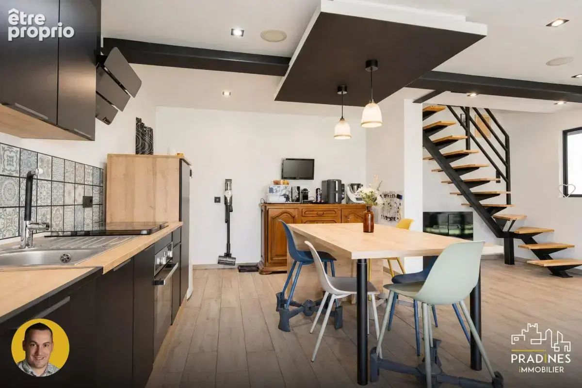 ? soucieu-en-jarrest : maison familiale rénovée de 221 m² - photo 6