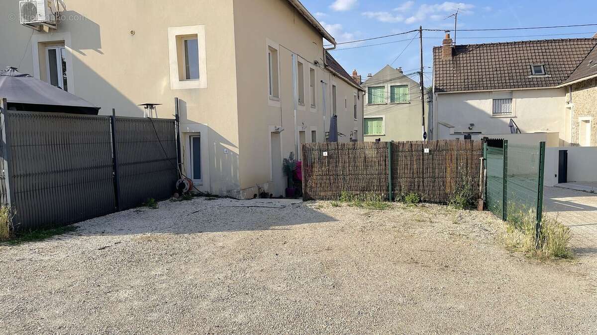 Appartement à LEUDEVILLE