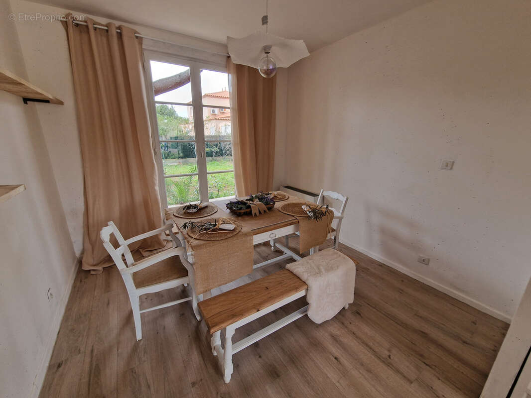 Maison à SAINT-LAURENT-DE-LA-SALANQUE