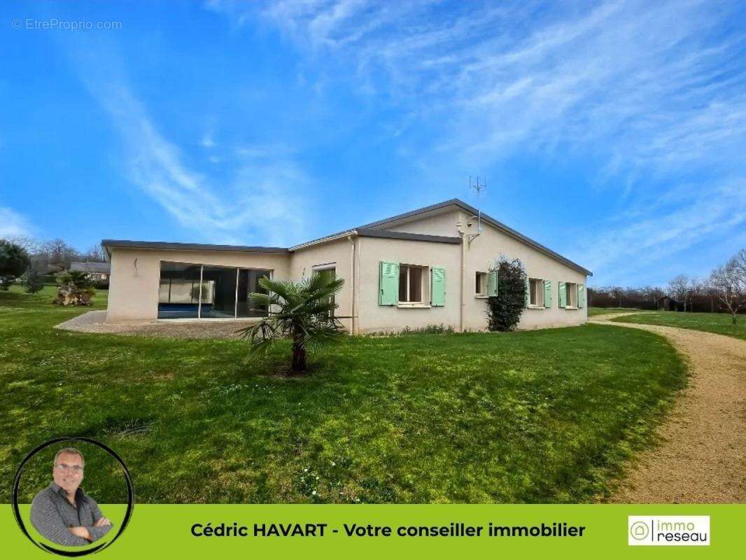 Maison 206 m² à Le Blanc  - photo 2