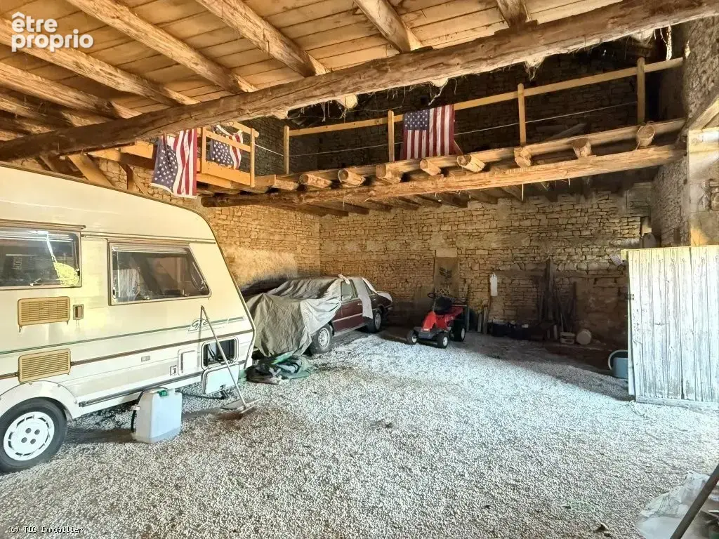 Grange A Rénover Avec Un Jardin Clos Sur 961m² Près de Ruffec - photo 6