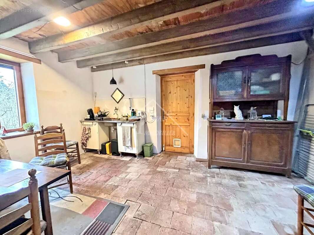 Maison à BELLENAVES