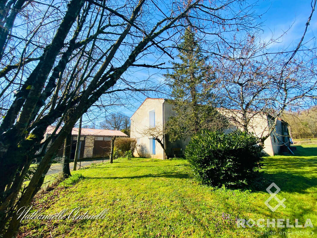 Maison à LA JARRIE-AUDOUIN