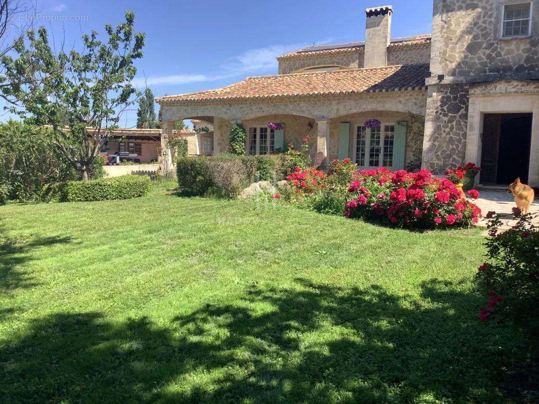 Maison à FONTVIEILLE
