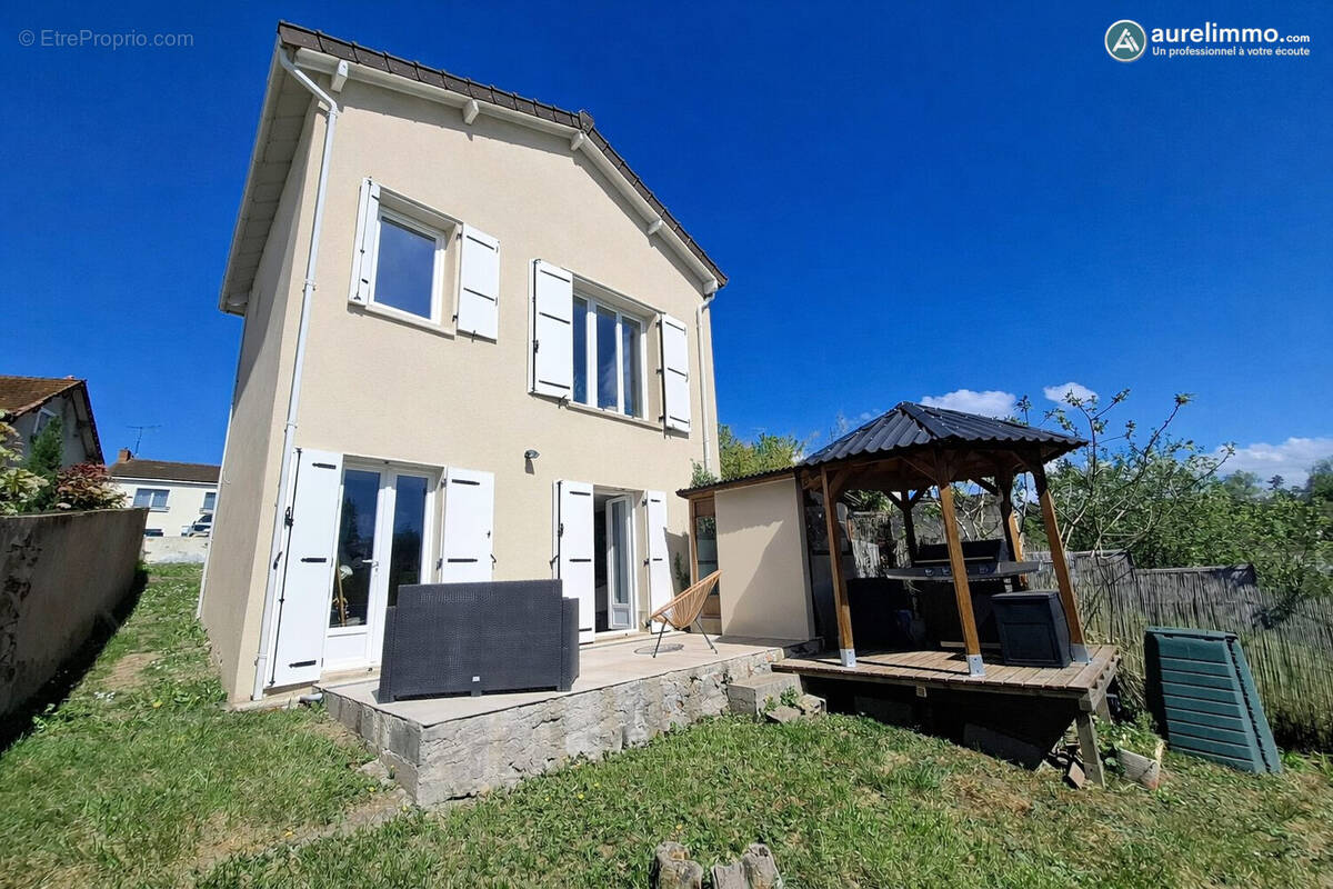 image IA - Maison à NERIS-LES-BAINS