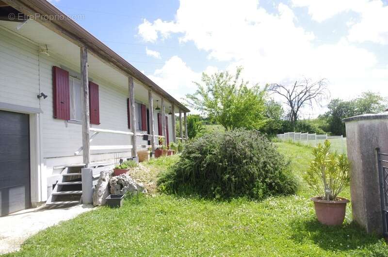 Maison à VIC-FEZENSAC