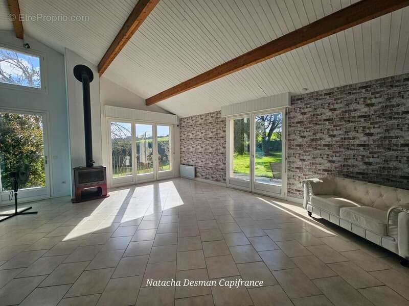 Maison familiale 239 m² au cœur de la nature – 7 pièces – Fort potentiel -  SAINTE COLOMBE (17) - photo 14