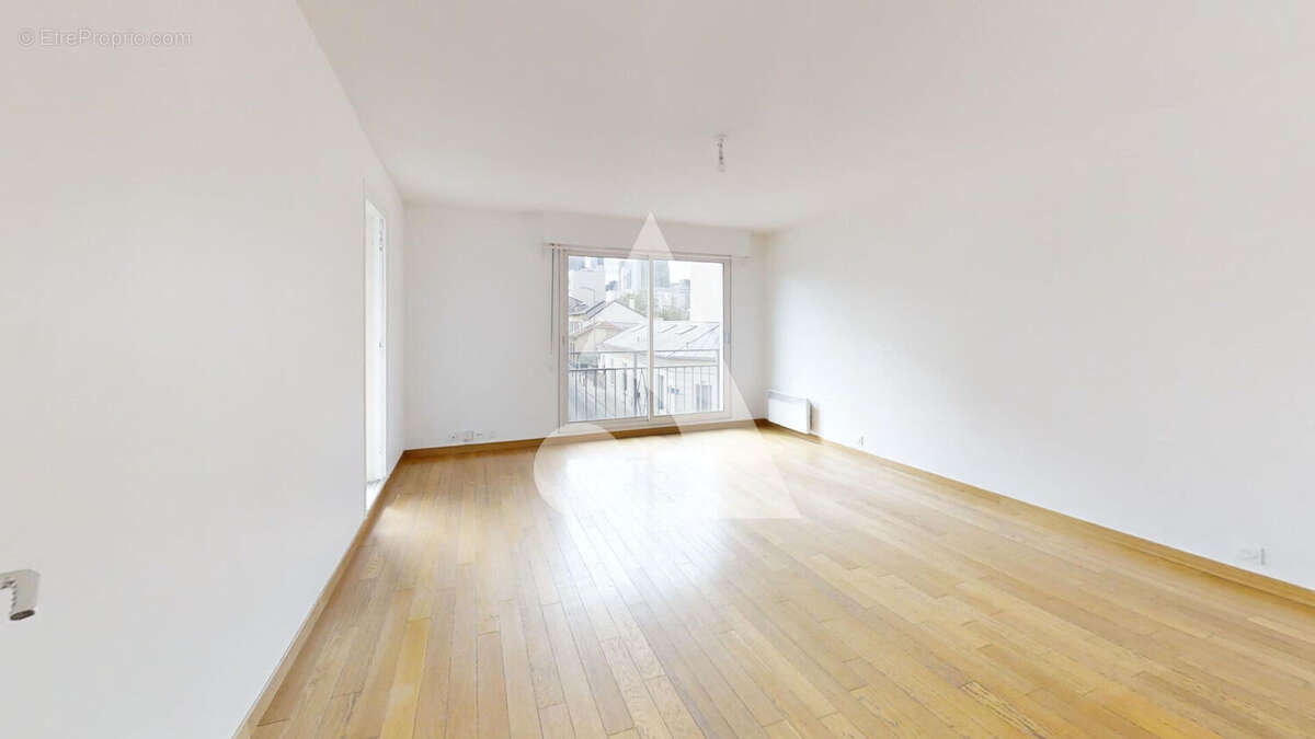 Appartement trois pièces avec balcon et cave Rue des Fauvelles 70 m2 - photo 3