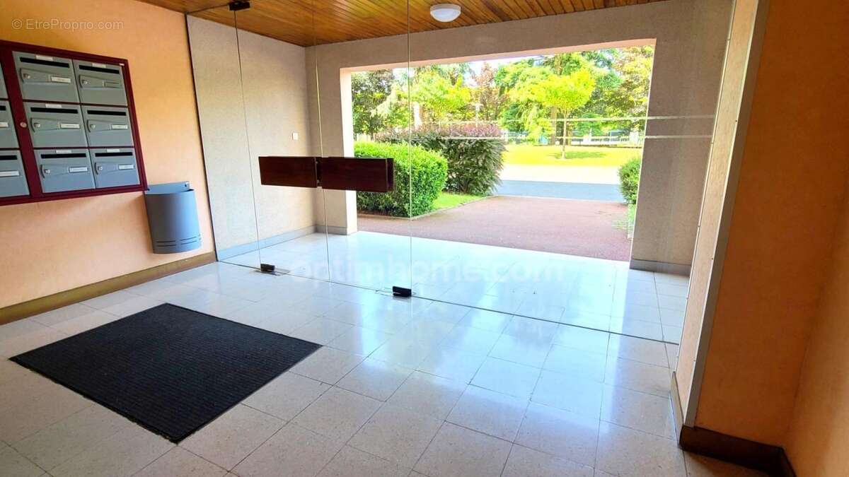 Luce - appartement - t2/t3 avec gardien - 68 m² - cave - place de parking - photo 4