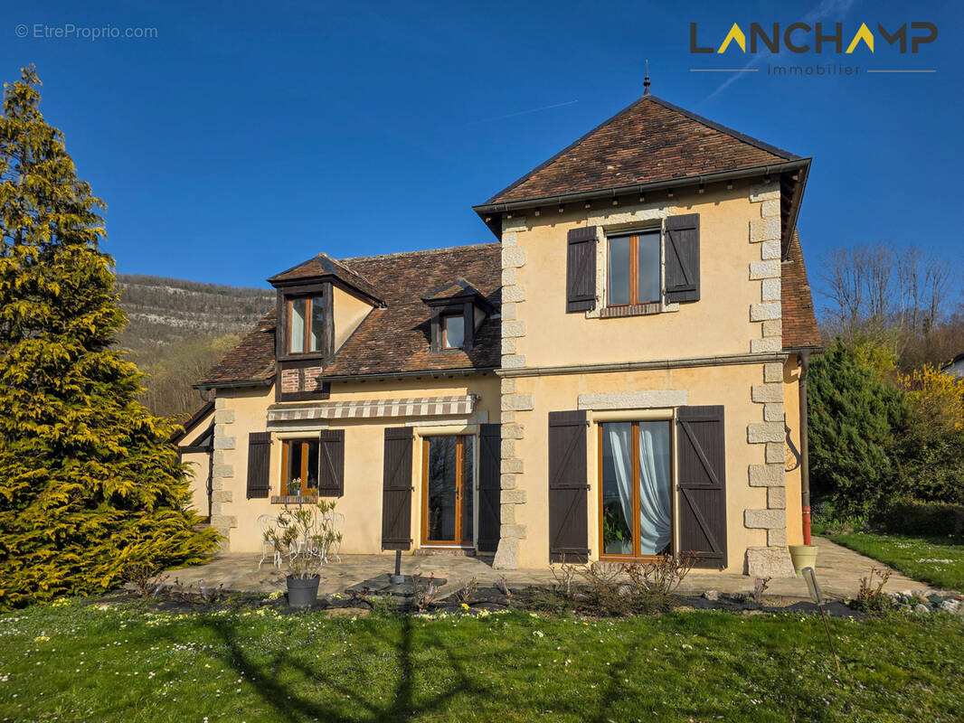 Maison à CLARAFOND-ARCINE