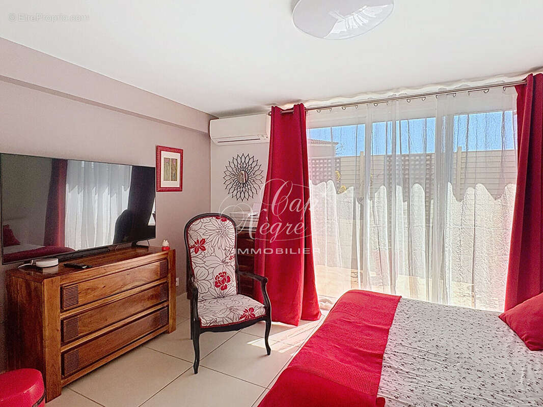 Maison rénovée proche commodités avec jardin et 3 parkings à vendre à sainte maxime - golfe de saint tropez - photo 9