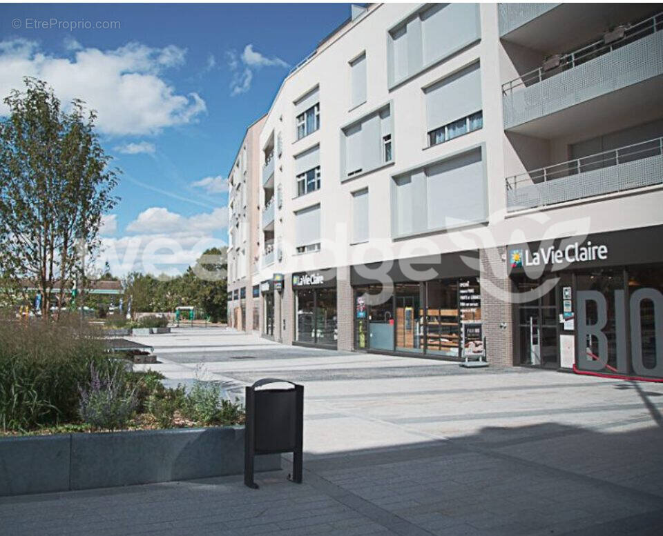 Parking à JOUY-LE-MOUTIER