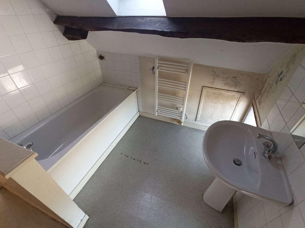 Commerce à AIXE-SUR-VIENNE