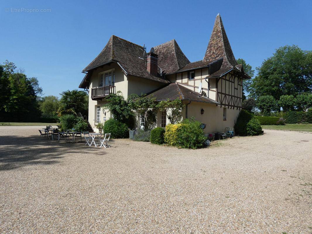 Maison à CHERISY