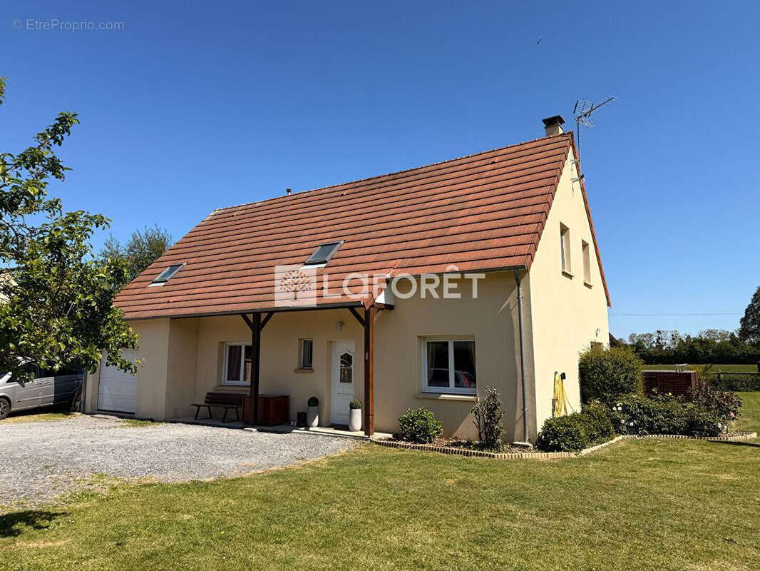 Maison à CLEVILLE