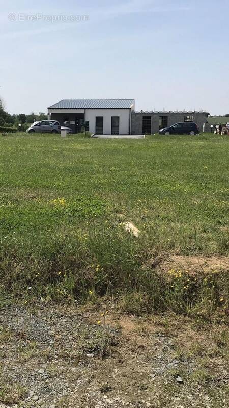 Terrain à MOUILLERON-EN-PAREDS