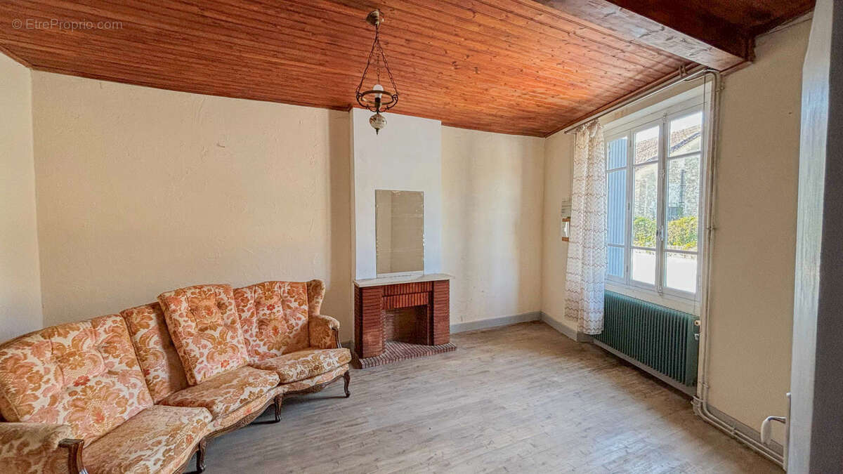 Maison à MONTAIGU-DE-QUERCY