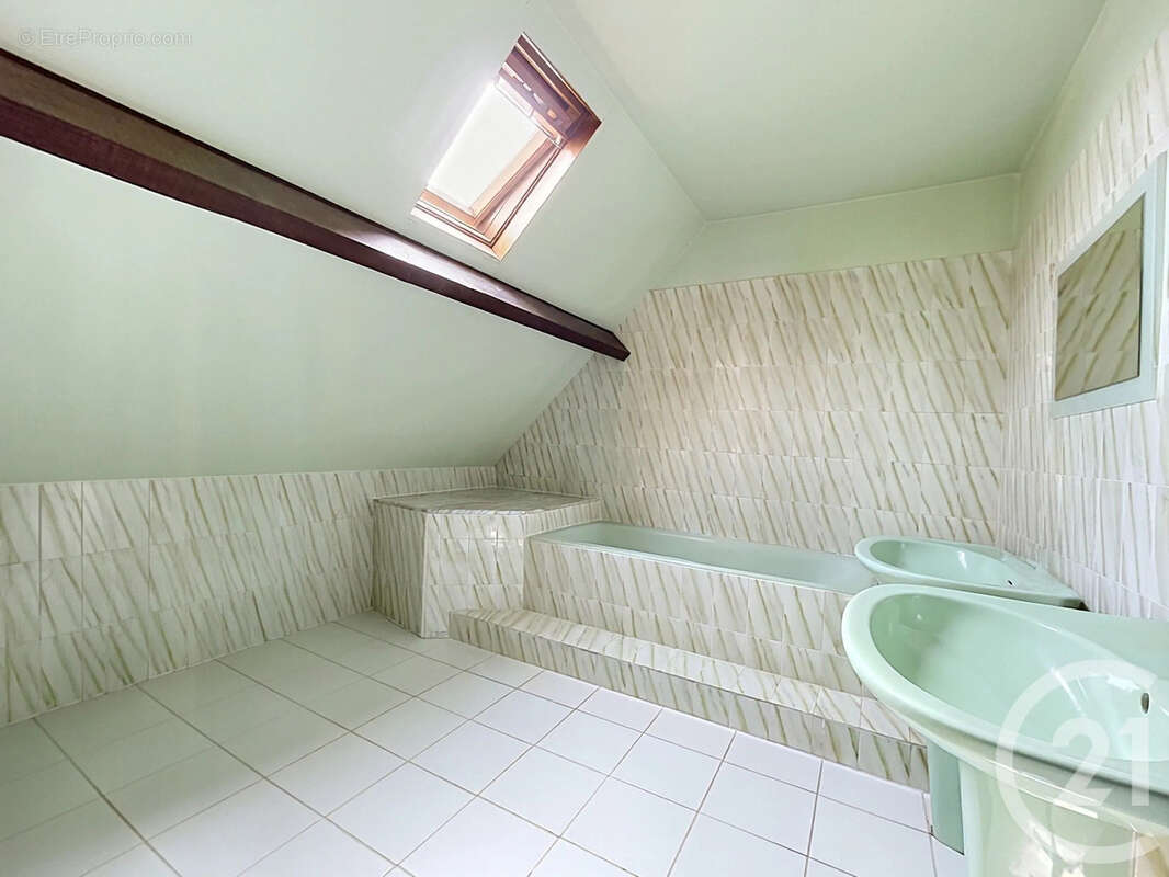 Maison 140 m² à Saint-Andre-Les-Vergers  - photo 7