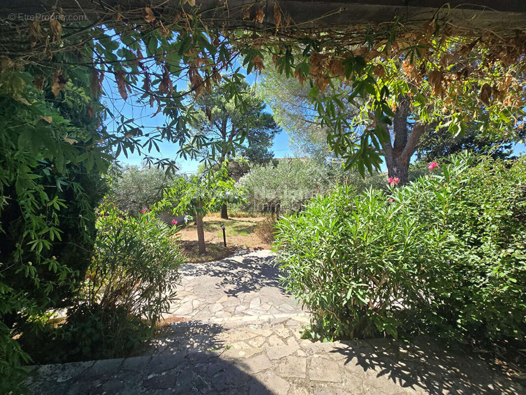 Villa familiale de 165 m² , jardin, terrasses, Aramon - photo 2