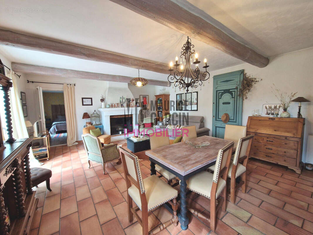 Maison à L'ISLE-SUR-LA-SORGUE