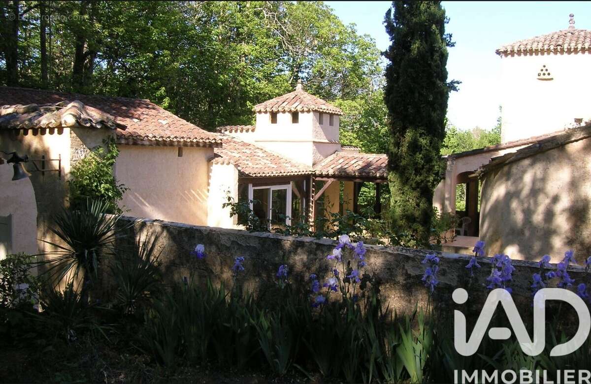 Maison 305 m² à Mazeyrolles  - photo 3