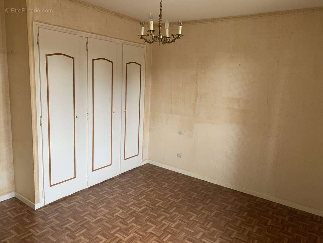 chambre2 avec placard expo Sud - Maison à AUCH