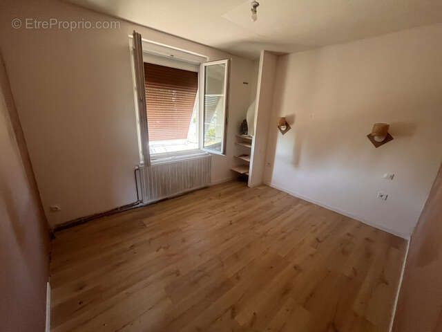 Pavillon sur sous-sol - 2 chambres - garage - terrain - photo 4