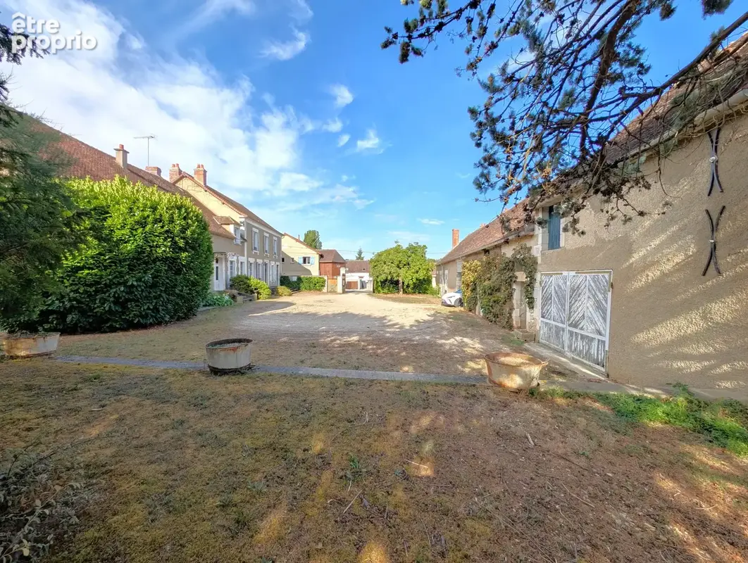 Entre Auxerre et Joigny sur la commune de Beaumont, propriété de 335m2 habitable, dépendances et jardin de 324 - photo 19