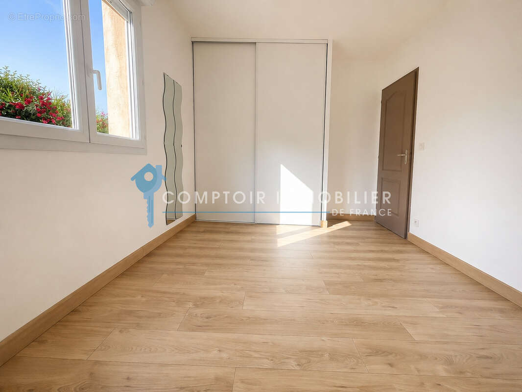 Clermont l'Hérault - Jolie maison T4 avec garage et jardin - photo 13