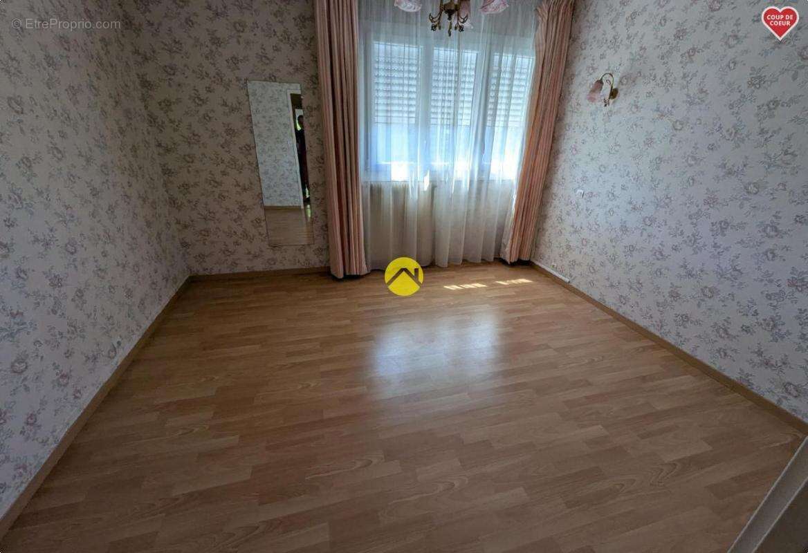 Apt T4. 87m².Garage.Parking.Cave - photo 6
