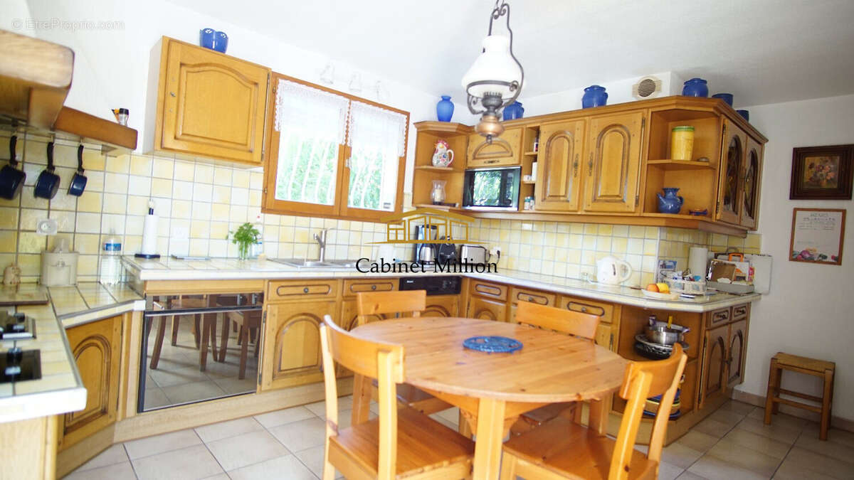 Maison à VIC-LA-GARDIOLE