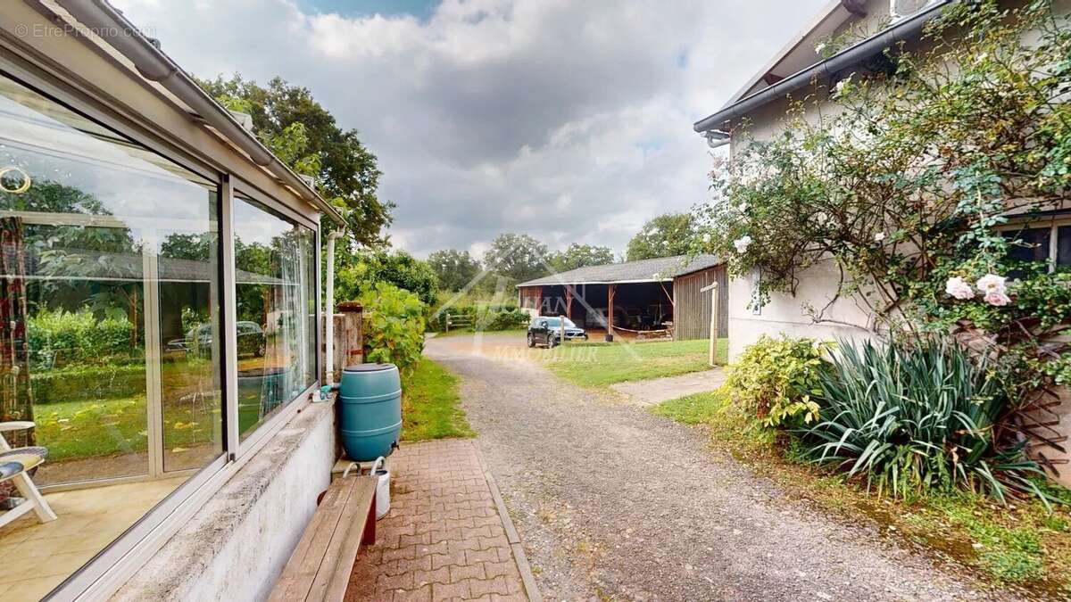 Maison à SAINT-BONNET-TRONCAIS