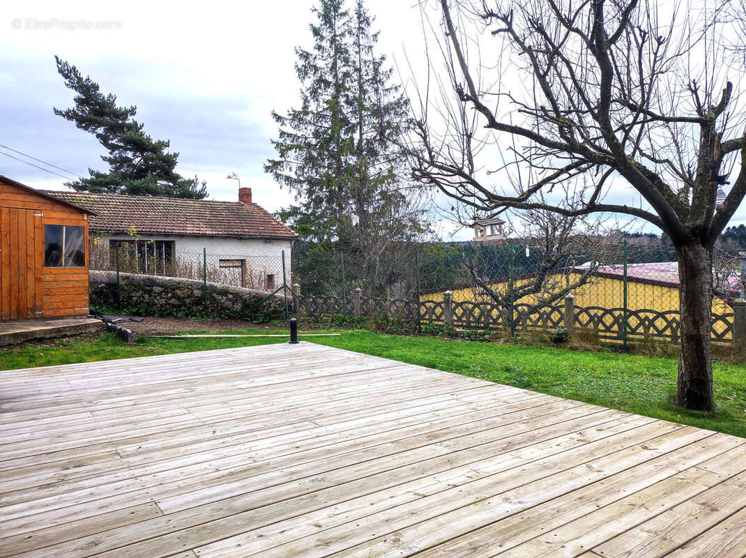 Appartement à SAINT-JUST-MALMONT