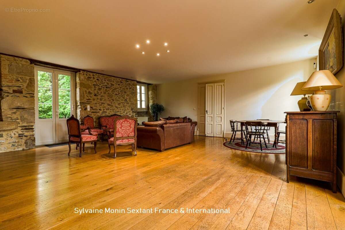 Superbe propriété rénovée sur 2,6 hectares, dépendances et espace piscine avec pigeonnier - photo 12