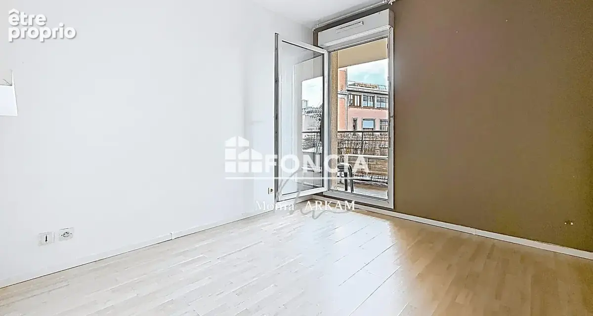 Montreuil – sur cour : rue de paris – 3 pièces – 2 chambres – terrasse 14 m² – sur cour au calme – ascenseur – parking - photo 6