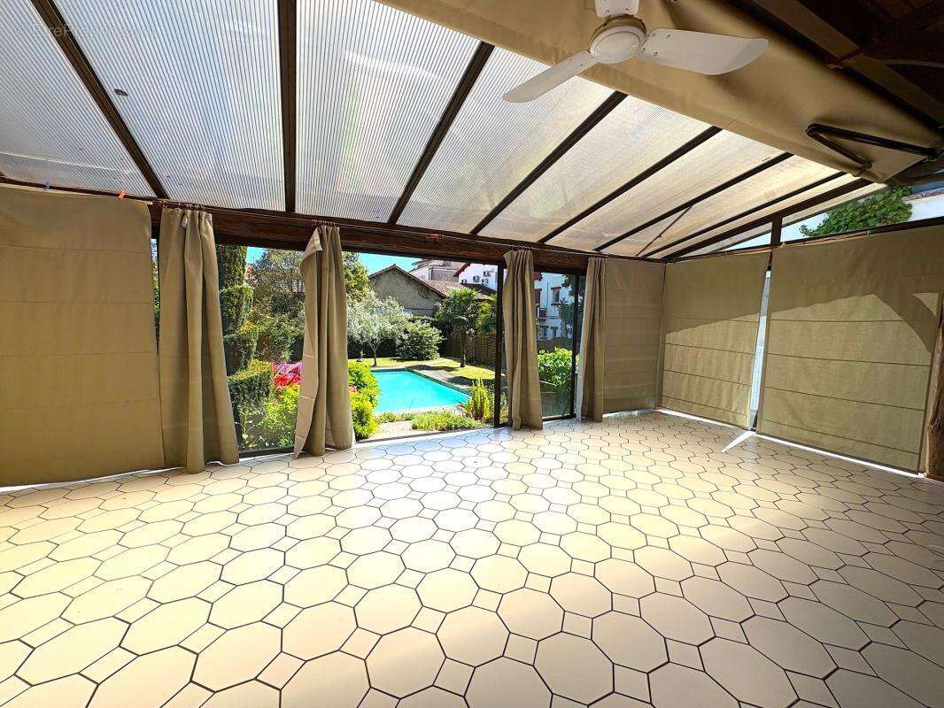 Maison à vendre coeur de ville 130m2 avec piscine et dépendance - photo 6