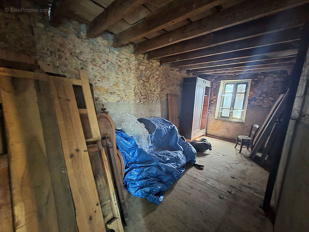 Corps de ferme en pierres avec une vue campagne sur son terrain de près de 2 400m² - photo 15