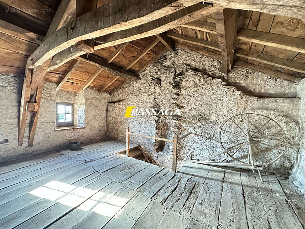 Maison à VEZINS-DE-LEVEZOU