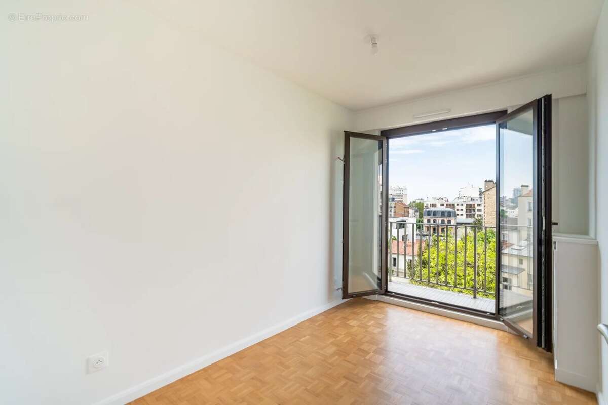 Appartement à COURBEVOIE