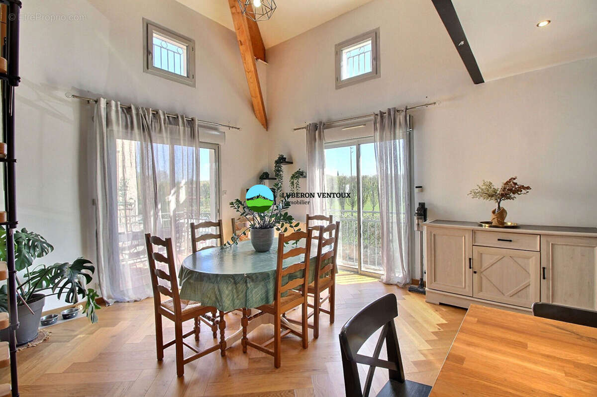 Appartement à PERNES-LES-FONTAINES