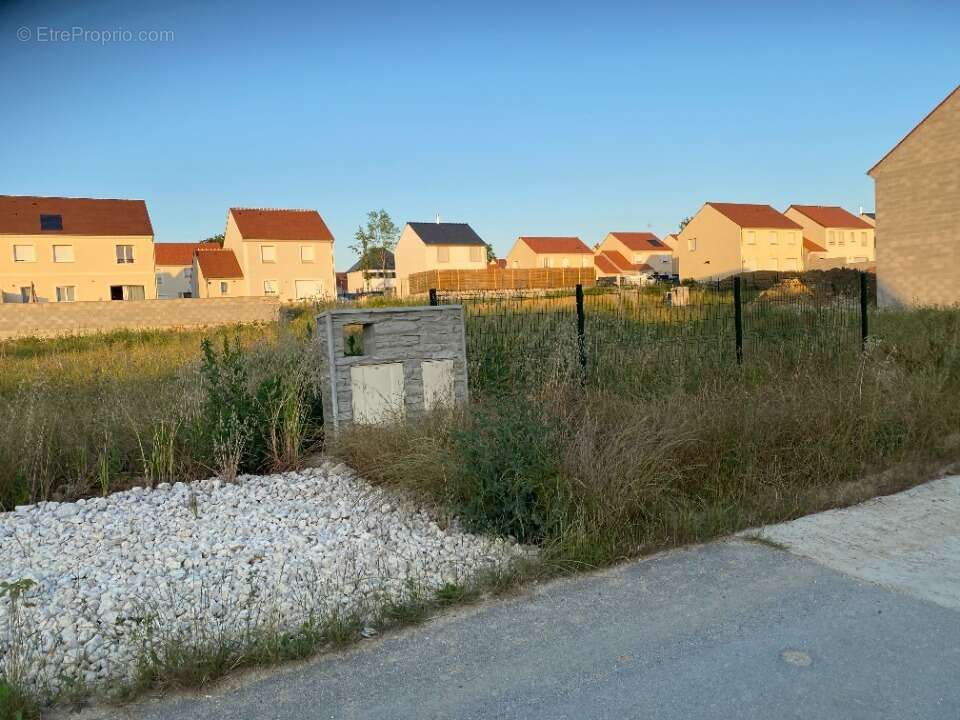 Terrain à ESSOMES-SUR-MARNE