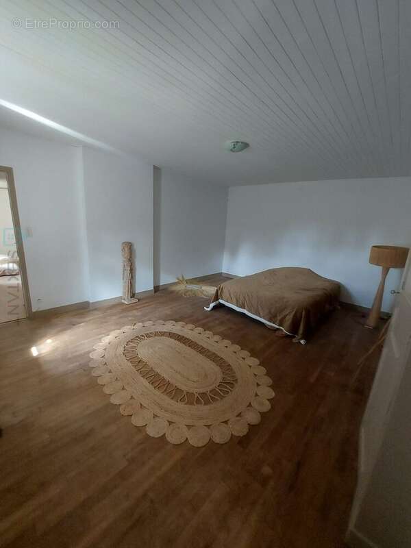 Maison à SAINT-BARTHELEMY-DE-BUSSIERE