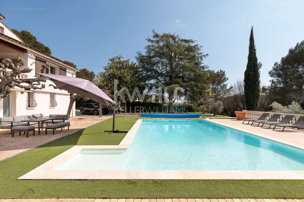 Maison 304 m² à Biot  - photo 2