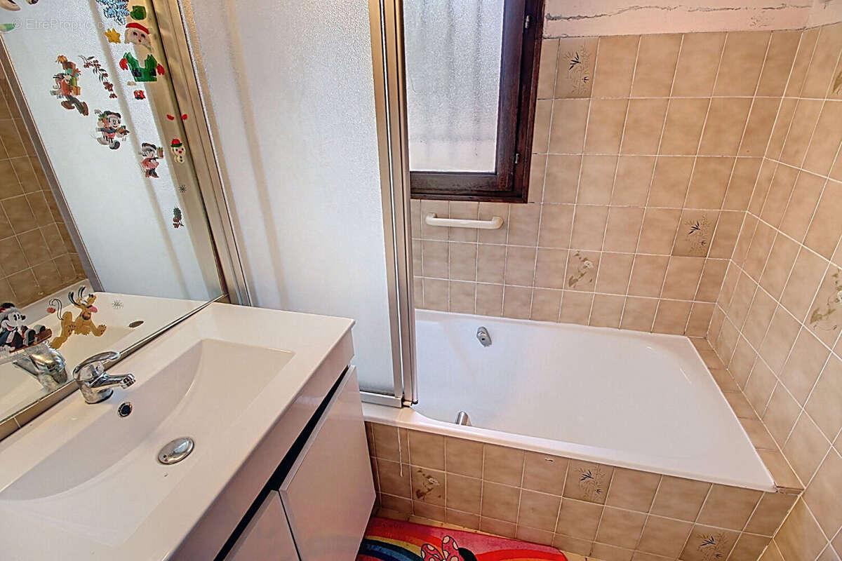 Maison à ENTRECASTEAUX