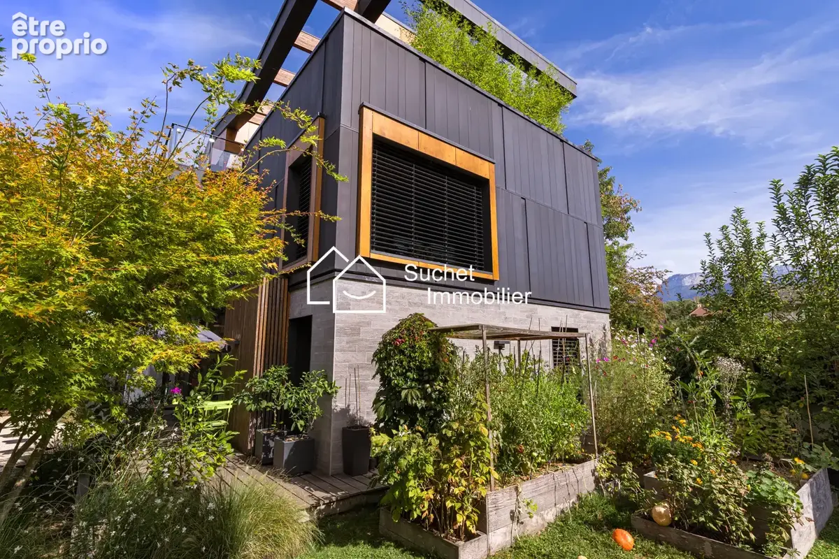 Annecy-le-Vieux, proximité Albigny   Maison d'architecte bioclimatique avec ascenseur & rooftop - photo 3