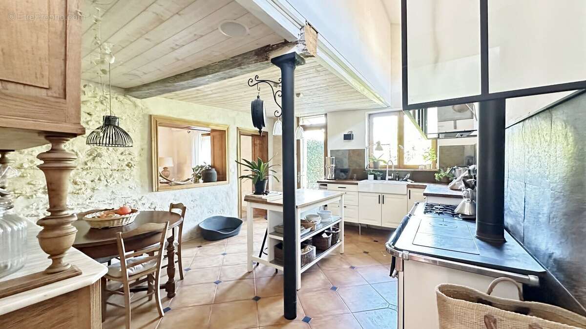 MAISON DE CARACTERE DU 18ème de 9 pièces de 235 M2 - photo 12