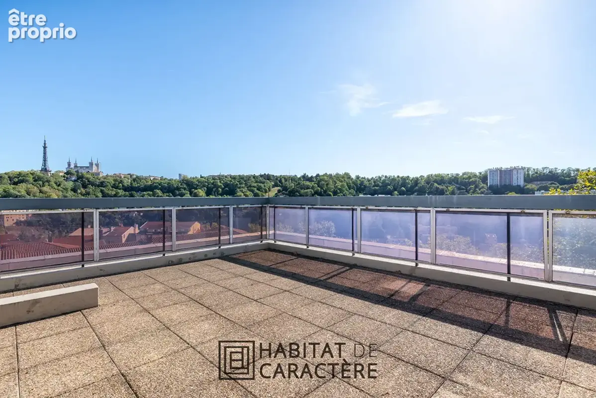 RARE, duplex avec rooftop, ascenseur, vue et place de parking - photo 2